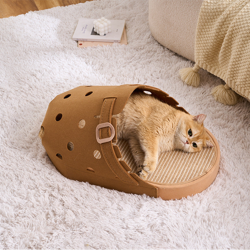 Slipper-Shaped Felt Cat Bed with Integrated Scratching Board - TailTiddy